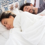 Nuits sans sueurs : 7 astuces efficaces pour calmer les bouffées de chaleur nocturnes