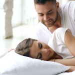 Quand le sommeil réveille le désir : le lien surprenant entre vos nuits et votre libido