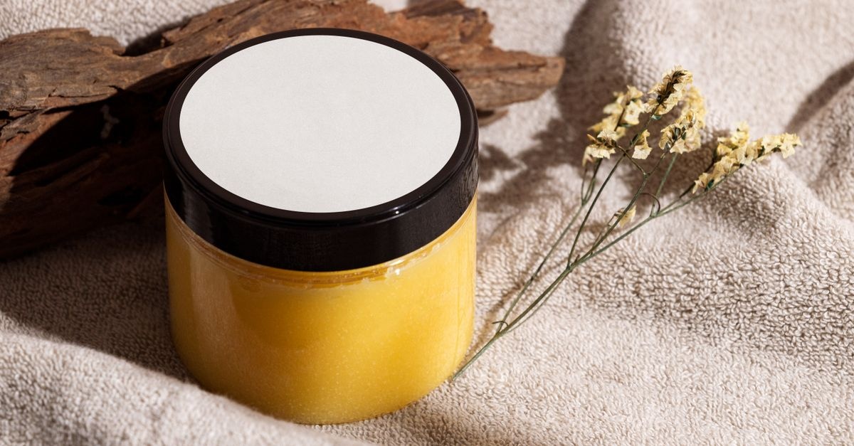 Adieu aux poils incarnés : le gommage qui transforme votre peau en douceur
