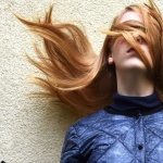 Redonnez de l’éclat à vos cheveux blonds : astuces anti-ternissement et soins qui font la différence