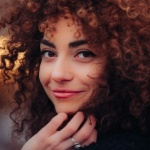 Cheveux bouclés en pleine forme : les meilleurs humectants pour des boucles hydratées et rebondies