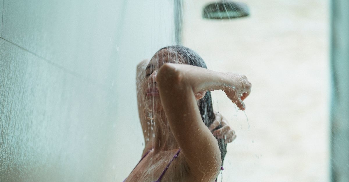 Cheveux propres et brillants : les bons gestes pour un lavage parfait