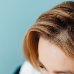 Adieu aux pellicules sèches : les solutions simples et efficaces pour un cuir chevelu apaisé