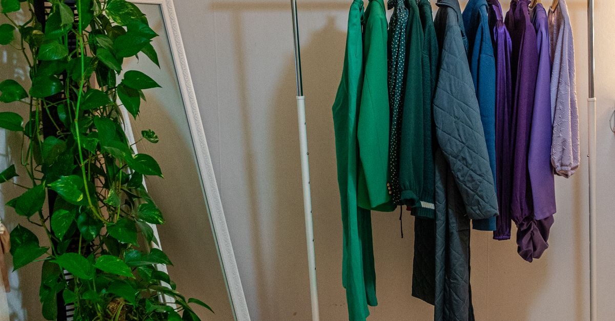Minimalisme chic : composez votre dressing d’hiver essentiel en 10 pièces