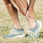 Crampes aux jambes : 10 causes fréquentes et comment les éviter