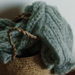 Adieu les pulls en laine froissés : 10 astuces élégantes pour les ranger et les garder impeccables